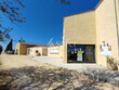 Cave-particuliere-moderne-et-Domaine-viticole-familial-en-zone